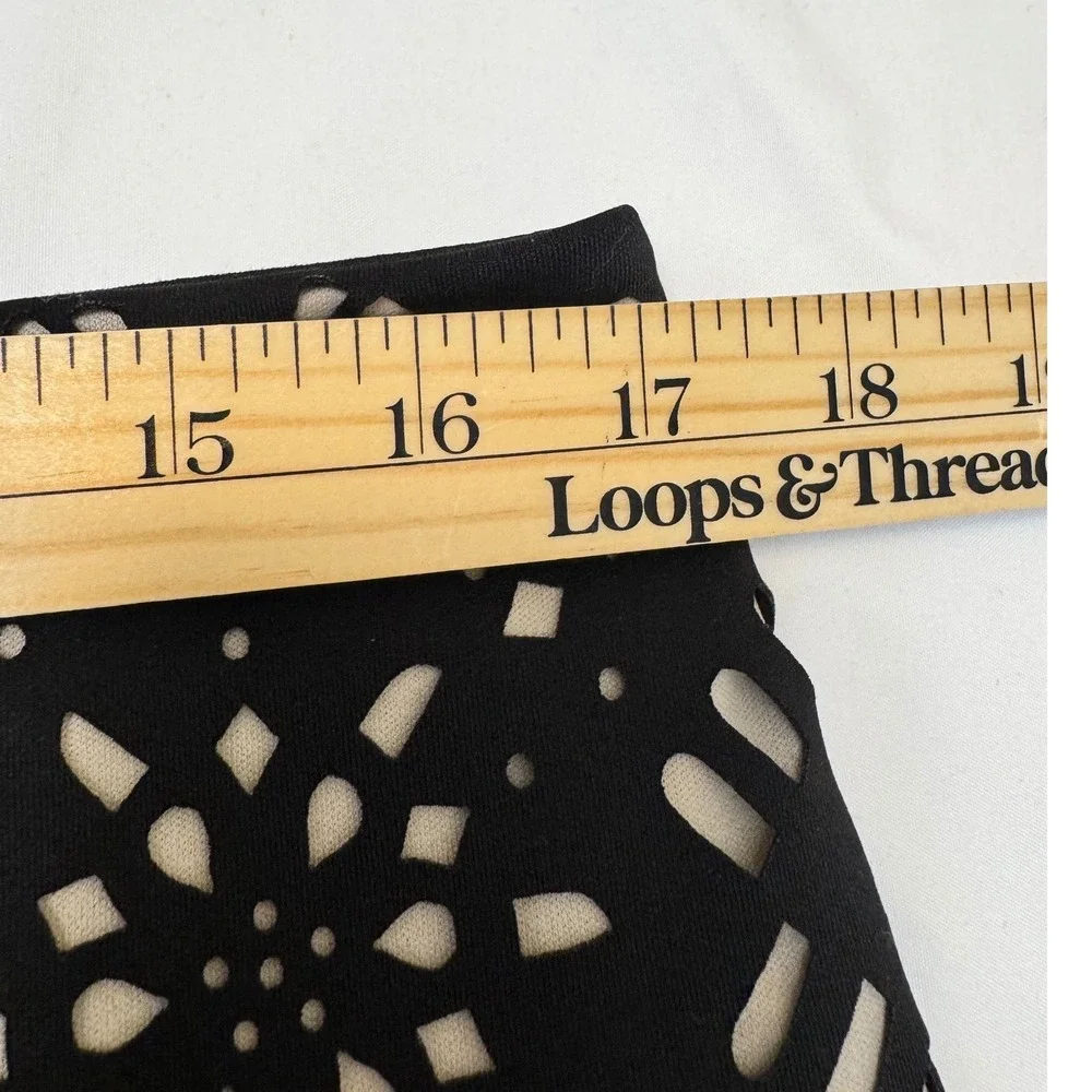 Chicos Black Laser Cut Geometric Pencil Skirt Size 2 Lined Knee Length Office